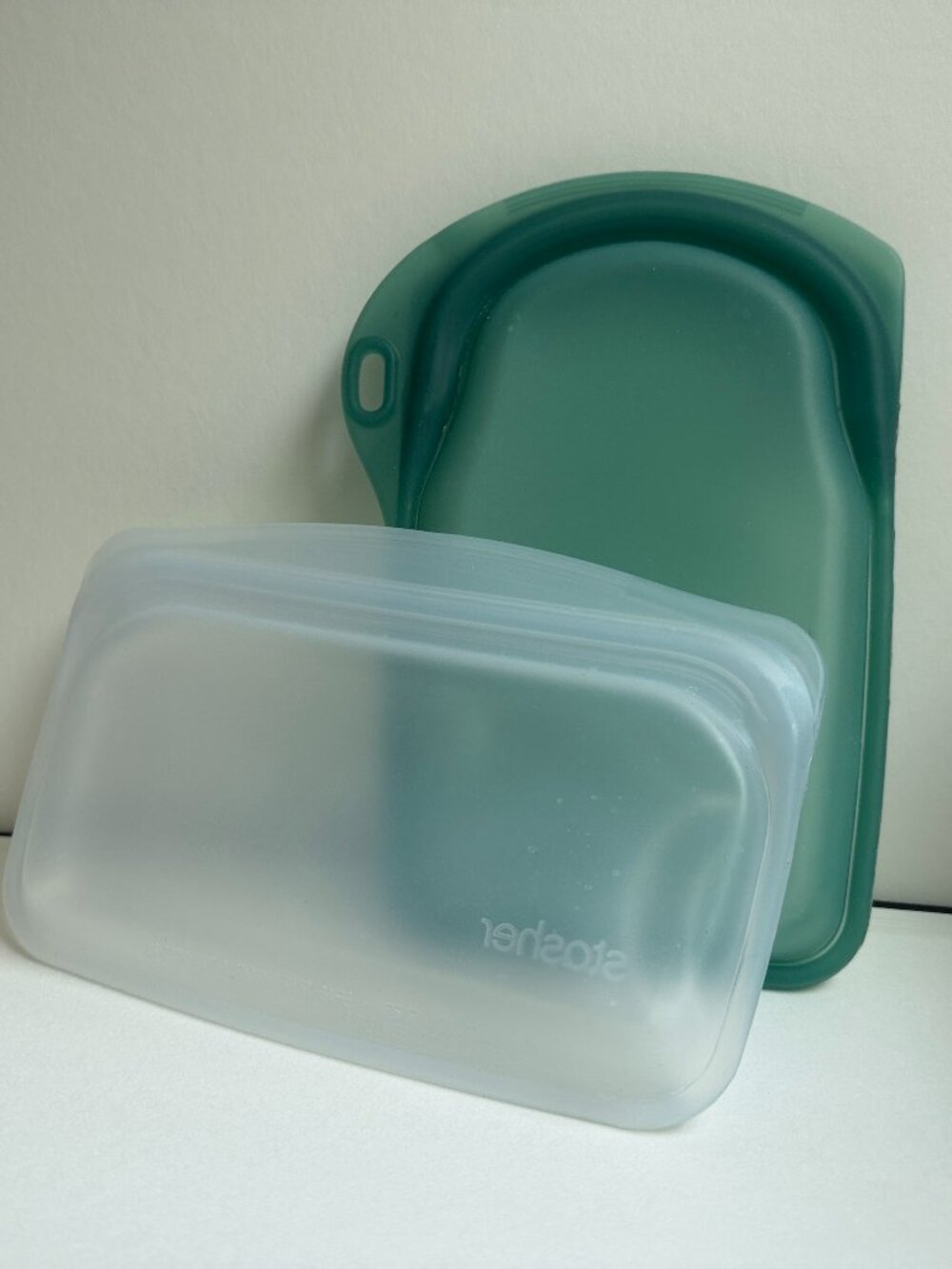 2 Stasher bags